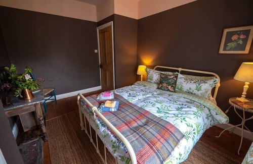 Scunthorpe Otro | Plum Cottage: Sleeps 8