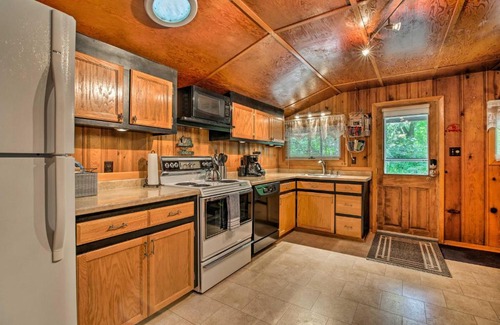 Elwood Apartamento | Plum Creek Retreat with Beach near Johnson Lake