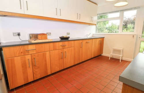 Longford Cabaña | PLUM HILL, character holiday cottage, with a garden in Oswestry