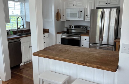 Newbury Cabaña | Plum Island Beach Cottage - 4 Minute Walk To Beach!!