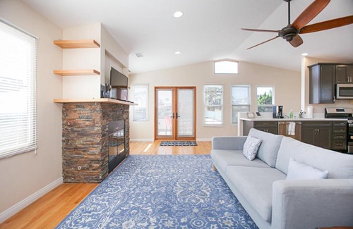Point Loma Apartamento | Plum Summer Unit B