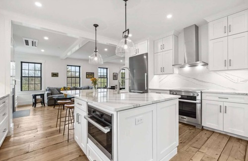 Woodstock Casa | Plunge Pool, Elevator, Walk to Town | Watkins Farm