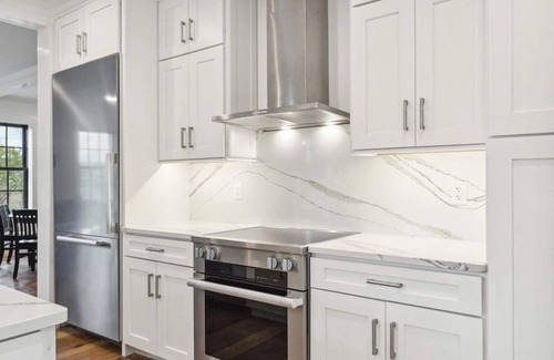 Woodstock Casa | Plunge Pool, Elevator, Walk to Town | Watkins Farm