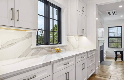 Woodstock Casa | Plunge Pool, Elevator, Walk to Town | Watkins Farm