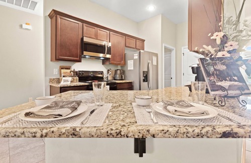 Lake Charles Casa | Plush Beds|High-Speed Wi-Fi| Workspace