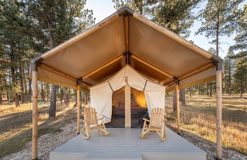 Custer Casa | Plush canvas tent in the forest