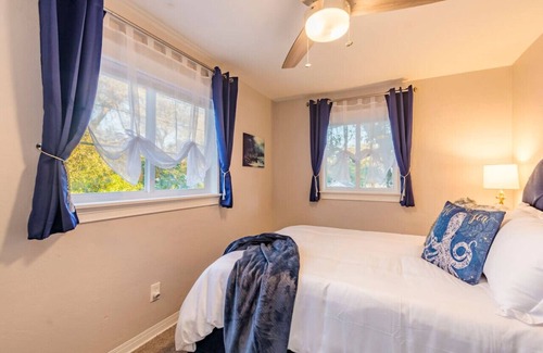 St. Petersburg - Clearwater Casa | Plush K&Q Beds w/ Hot Tub near St Pete & Beaches