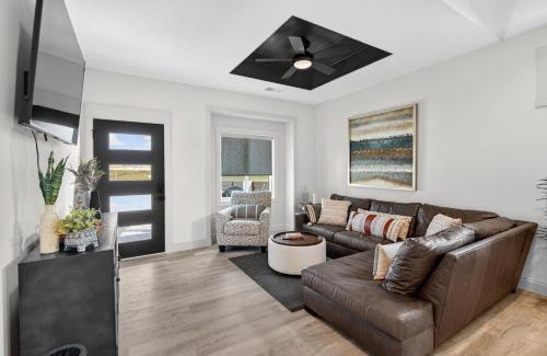 Lawrence Apartamento | Plush & Roomy - Perfect for All Ages near KU & KC Duplex