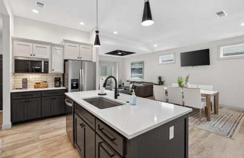 Lawrence Apartamento | Plush & Roomy - Perfect for All Ages near KU & KC Duplex