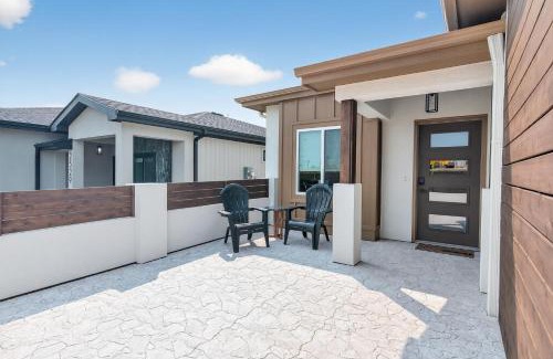 Lawrence Apartamento | Plush & Roomy - Perfect for All Ages near KU & KC Duplex