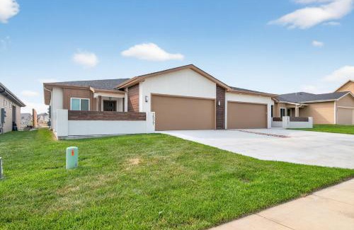 Lawrence Apartamento | Plush & Roomy - Perfect for All Ages near KU & KC Duplex