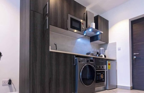 Roman Ridge Apartamento | Plush Studio @Embassy Gardens