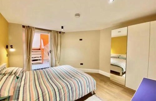 Barbican Apartamento | Plymouth Hoe - Stunning 2 Bedroom Lower Ground Floor Apartment