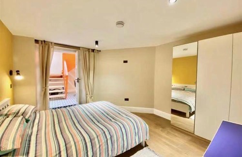 Barbican Apartamento | Plymouth Hoe - Stunning 2 Bedroom Lower Ground Floor Apartment