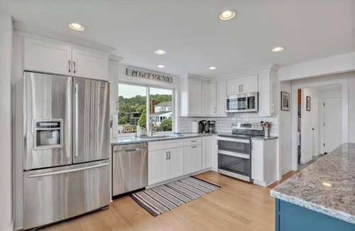University Place Casa | PNW Chambers Bay Getaway