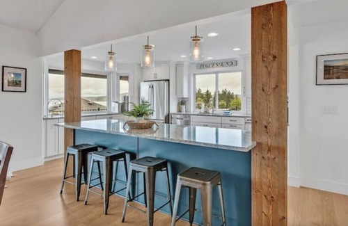 University Place Casa | PNW Chambers Bay Getaway