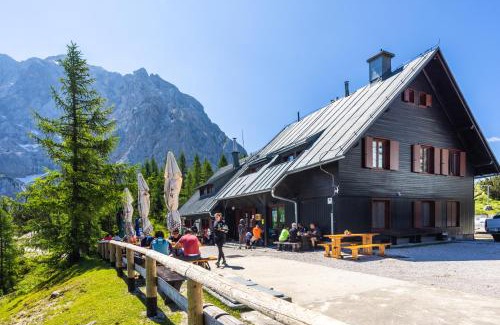 Studor Casa | Poštarski dom on Vršič