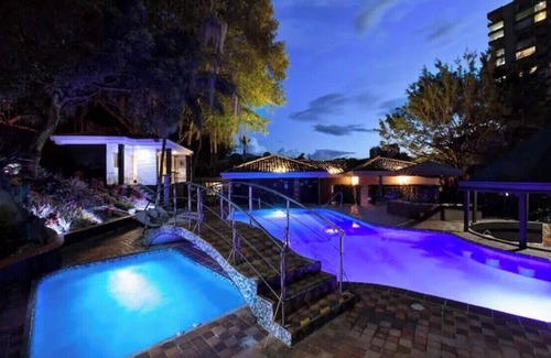Lalinde Casa | POBLADO TROPICAL 12 BEDROOM COMPOUND POOL AC