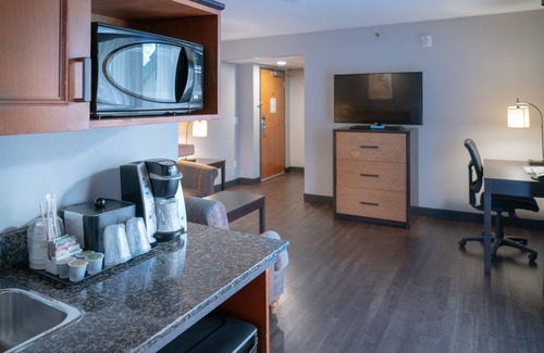 Canmore Hotel | Pocaterra Inn and Waterslide