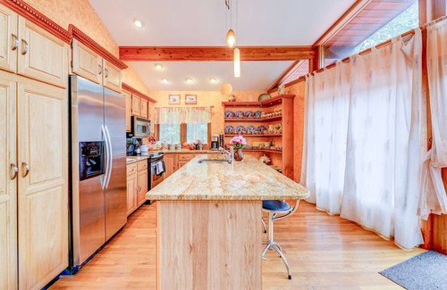 Tafton Casa | Increíble Chalet Pocono! 4BD 3BA PISCINA PRIVADA / SAUNA / CHIMENEA