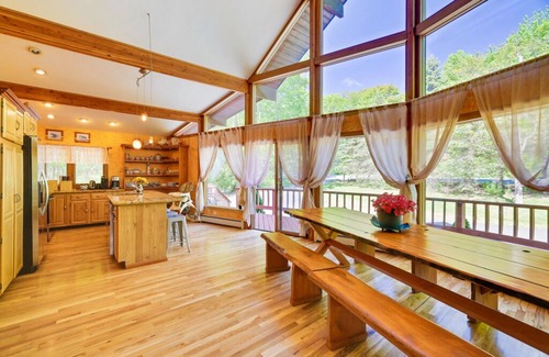 Tafton Casa | Increíble Chalet Pocono! 4BD 3BA PISCINA PRIVADA / SAUNA / CHIMENEA