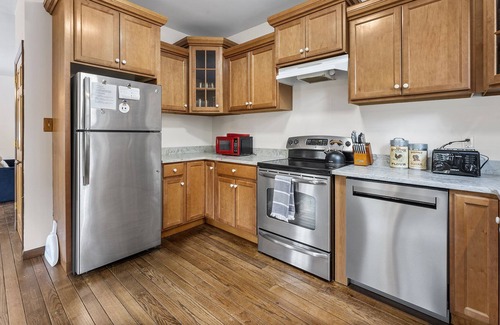 Milford Cabaña | Pocono Cottage-Views-Streams- ISLAND -Family Fun!