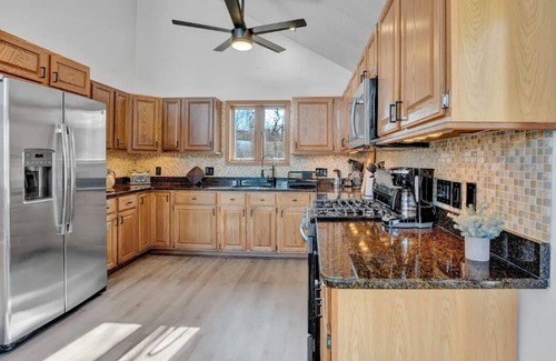 Tunkhannock Township Chalet De Esquí | Pocono Dream Chalet- HOT TUB/GameRoom/Lake & Pool Access/ Fireplace / Firepit