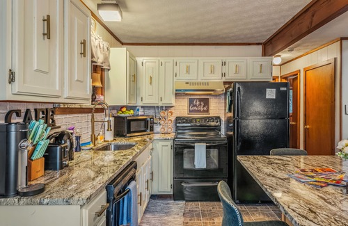 Bushkill Chalet De Esquí | Relaxing Pocono Escape with Hot Tub and Game Room