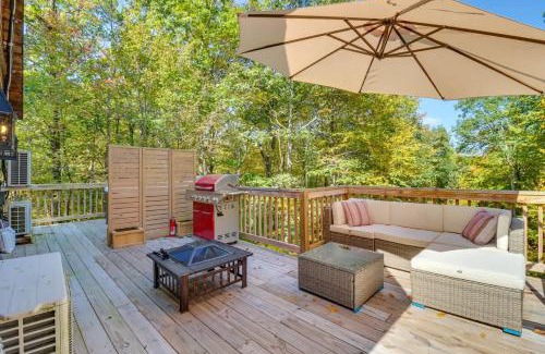 East Stroudsburg Casa | Pocono Getaway A frame Cabin w/Hot Tub Sauna