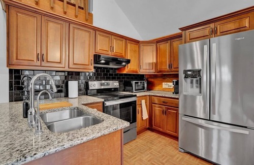 Long Pond Cabina | Pocono Log Cabin | Hot Tub Lake Access & Firepit