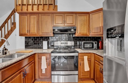 Long Pond Cabina | Pocono Log Cabin | Hot Tub Lake Access & Firepit