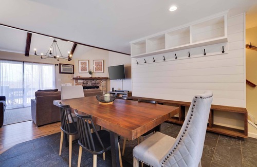 Village at Camelback Apartamento | Pocono Mountain Chalet | Camelback Ski-in Ski-out!