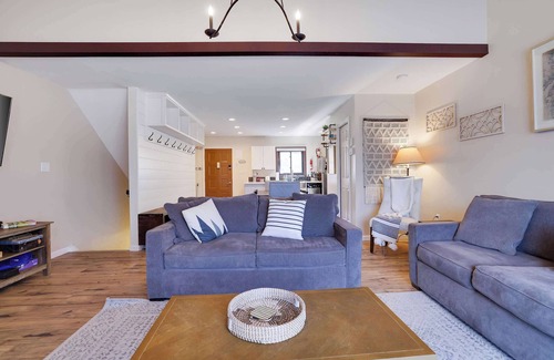 Village at Camelback Apartamento | Pocono Mountain Chalet | Camelback Ski-in Ski-out!