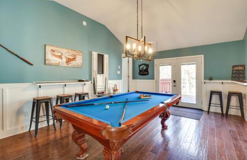 Albrightsville Casa | Pocono Mountains Retreat with Pool Table and Hot Tub!