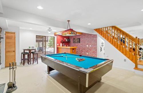 Lake Harmony Chalet De Esquí | Pocono Retreat Hot Tub MovieRoom GameRoom etc