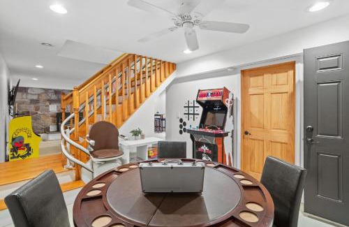 Lake Harmony Chalet De Esquí | Pocono Retreat Hot Tub MovieRoom GameRoom etc