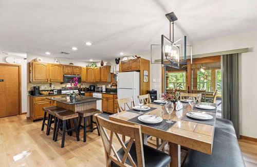Lake Ariel Casa | Pocono's Resort | Fire Pit, Jacuzzi, Winter Sports Amenities