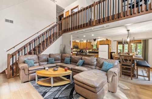 Lake Ariel Casa | Pocono's Resort | Fire Pit, Jacuzzi, Winter Sports Amenities