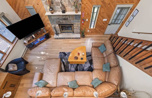 Lake Ariel Casa | Pocono's Resort | Fire Pit, Jacuzzi, Winter Sports Amenities