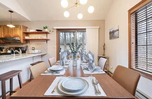Pocono Pines Cabaña | PoconoPines, Fireplace, King Bd, Pets, Skiing