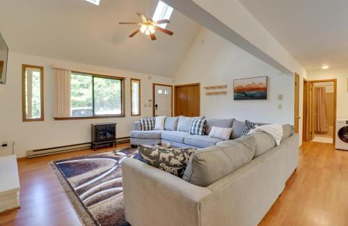 Tobyhanna Casa | Poconos Cabin Serene Deck, Fire Pit and Game Room