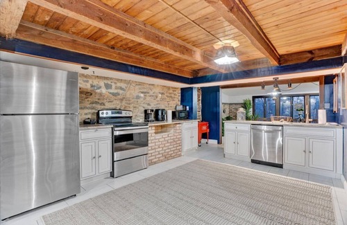Sciota Cabina | **Poconos Cave Indoor Heated Pool/Private Pond**