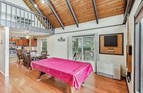 Tobyhanna Casa | Poconos Chalet Newly Renovated, Great Location 4 Bedroom Home by RedAwning