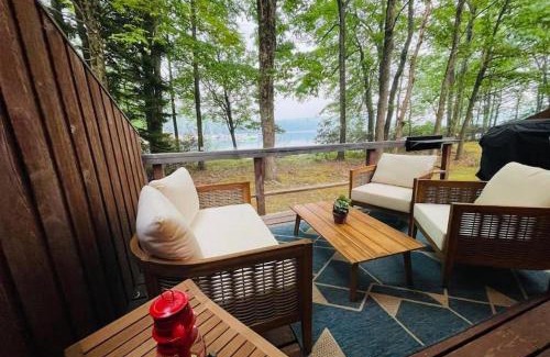 Lake Harmony Casa | Poconos Fall Escape , Lakefront with Scandi Style