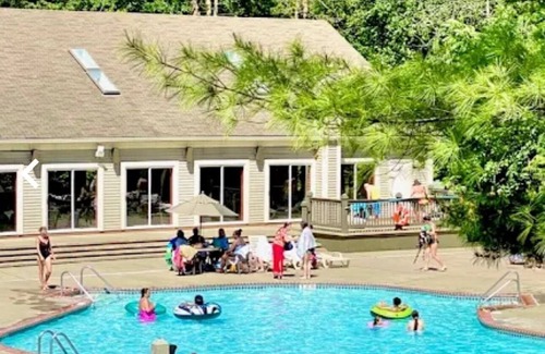 East Stroudsburg Villa | Poconos Getaway - 295/NtnEscape to the Poconos with this cozy relaxing retreat!