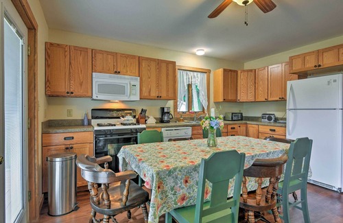 Greentown Casa | Poconos Home w / Sala de juegos - ¡10 minutos del parque estatal!