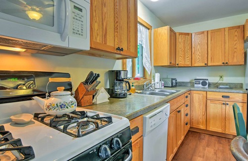 Greentown Casa | Poconos Home w / Sala de juegos - ¡10 minutos del parque estatal!