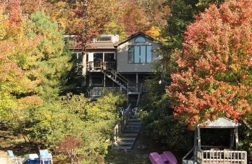 Long Pond Casa | Poconos Lake House Near Ski Resort
