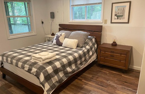 Long Pond Casa | Poconos Lake House Near Ski Resort