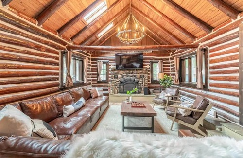 East Stroudsburg Casa | Poconos Pool Paradise